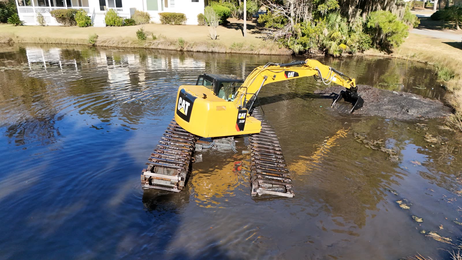 proj-landings-golf-02 Landings Club Golf Course Lagoon Dredging – project photo 3