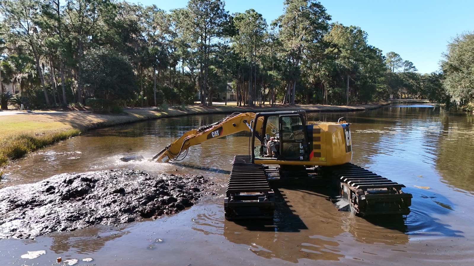 proj-landings-golf-08 Landings Club Golf Course Lagoon Dredging – project photo 8