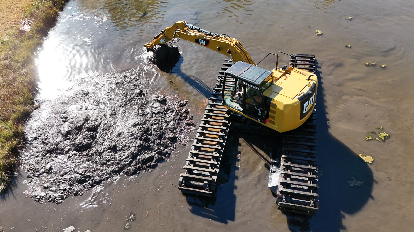proj-landings-golf-09 Landings Club Golf Course Lagoon Dredging – project photo 6